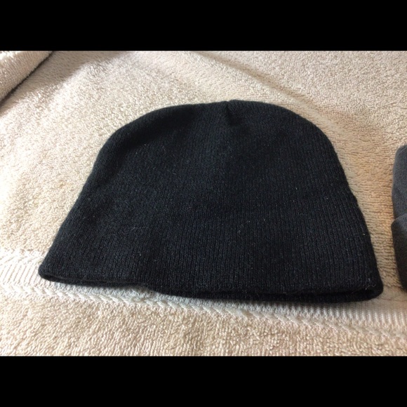 Cute Set of 2 Infant Boys Sz 0-3 M Gray & Blk Hats - Picture 3 of 11